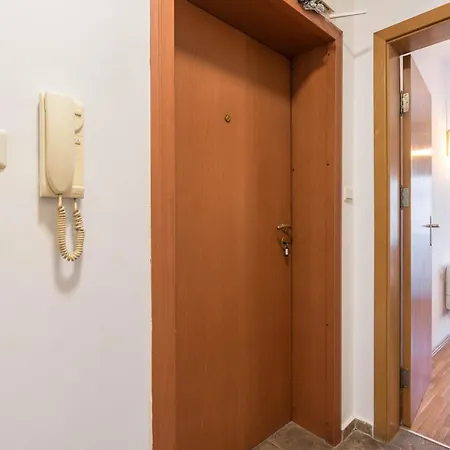 Apartment Comfort & Vibes *